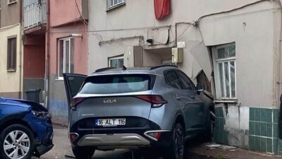Bursa’nın İnegöl ilçesinde gerçekleşen bir kaza sonucunda bir otomobil ile