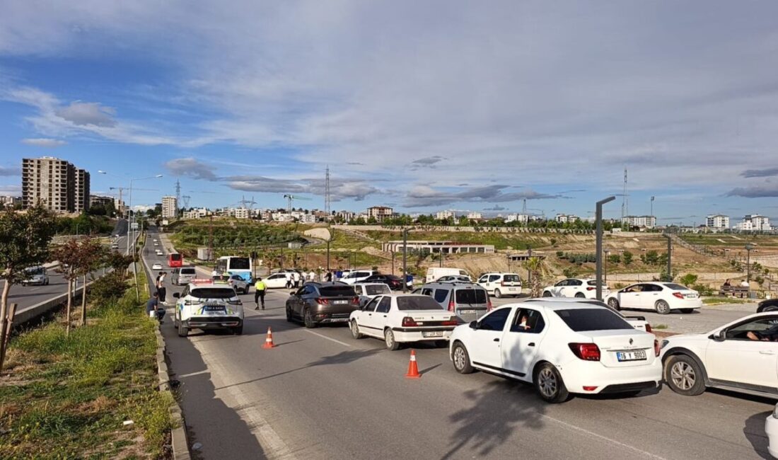 Adıyaman’da meydana gelen trafik kazasında minibüs ile otomobil çarpıştı ve