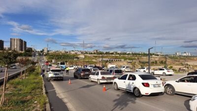 Adıyaman’da meydana gelen trafik kazasında minibüs ile otomobil çarpıştı ve