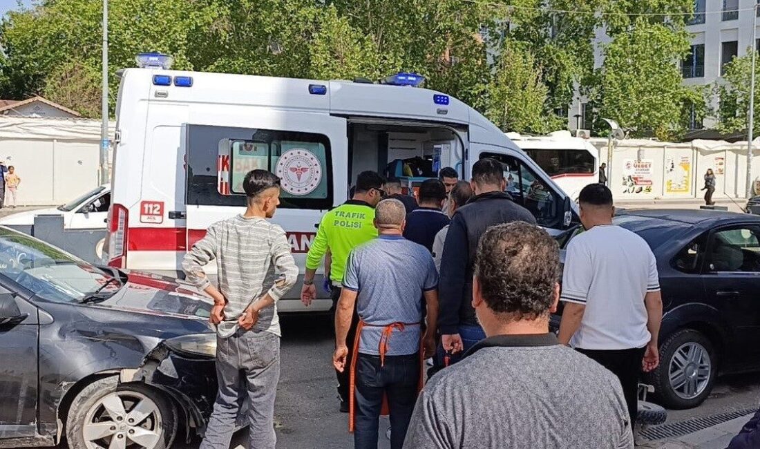 Adıyaman’da meydana gelen bir trafik kazasında, motosiklet ile otomobil çarpıştı