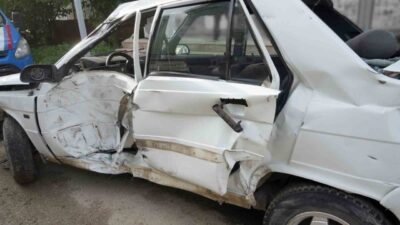 Kastamonu’nun Taşköprü ilçesinde meydana gelen trafik kazasında, park halindeki bir
