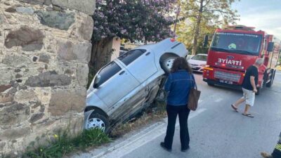 Bodrum ilçesinde bugün meydana gelen trafik kazasında sürücü, direksiyon hakimiyetini