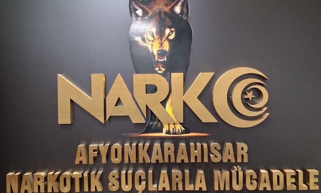 Afyonkarahisar’da polis tarafından durdurulan bir araçta uyuşturucu madde bulunması sonucu