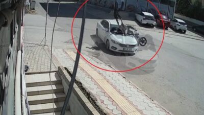 Reyhan ilçesinde yaşanan olayda, seyir halindeki bir otomobile ok gibi