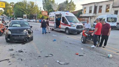 Tarsus ilçesine bağlı Çağlayan Mahallesi Şelale Caddesi’nde otomobil ile çarpışan