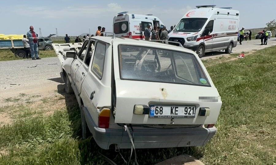 Karaman’da meydana gelen trafik kazasında bir otomobil ile hafif ticari