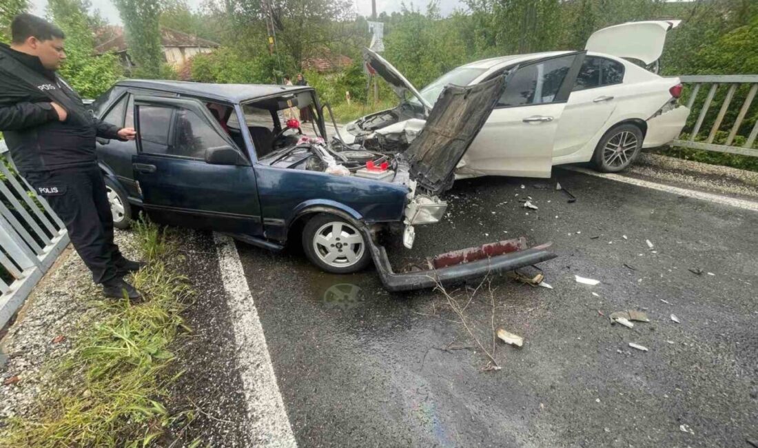 Afyonkarahisar’da, Hocalar ilçesine bağlı Yeşilhisar köyü yakınlarında meydana gelen trafik