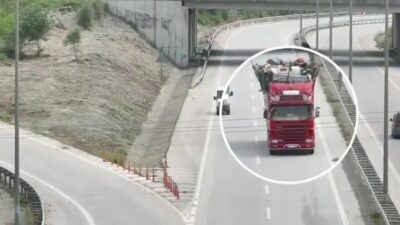 Hatay’da, otoyol jandarması tarafından gerçekleştirilen denetimlerde, trafik kurallarını ihlal eden
