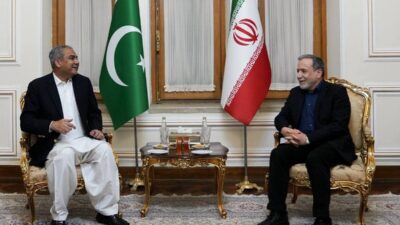 Pakistan İçişleri Bakanı Mohsin Naqvi, resmi ziyareti sırasında Tahran’da İran