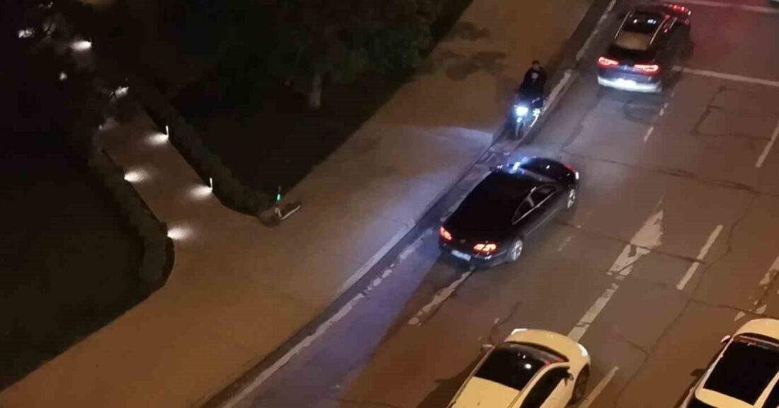 İstanbul Kadıköy sahil yolu üzerinde yapılan trafik denetimlerinde, polis kontrol