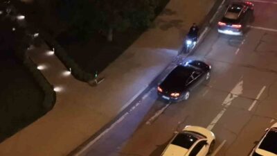 İstanbul Kadıköy sahil yolu üzerinde yapılan trafik denetimlerinde, polis kontrol