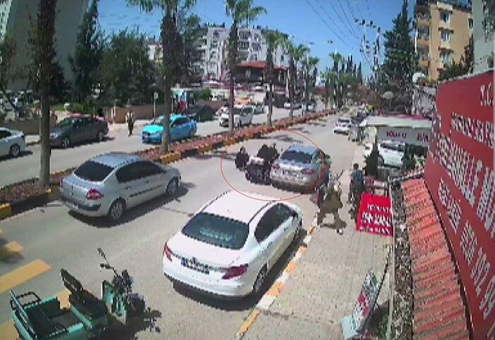Reyhanlı ilçesinde meydana gelen bir olayda, park halindeki bir araca