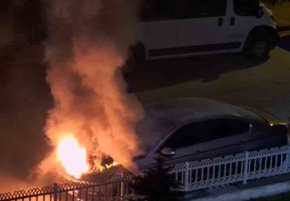 Safranbolu ilçesinde, Barış Manço Parkı’nda park halindeki bir araçta çıkan
