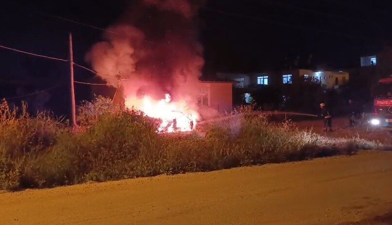Antalya’nın Serik ilçesinde park halindeki bir aracın yanmasıyla ortaya çıkan