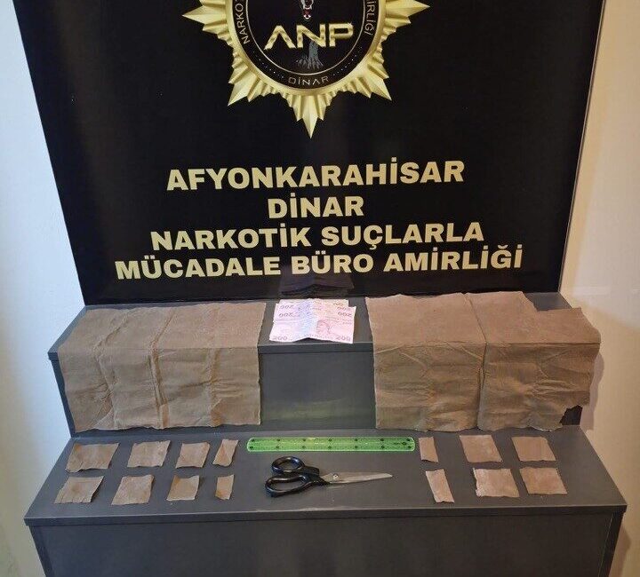 Afyonkarahisar’ın Dazkırı ilçesinde polis operasyonu sonucunda 33 adet peçeteye emdirilmiş