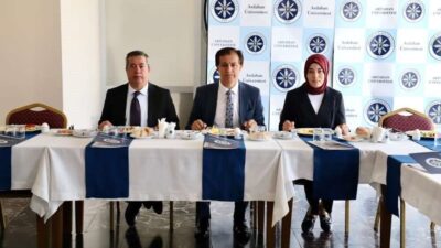 Ardahan Üniversitesi Rektörü Prof. Dr. Öztürk Emiroğlu, basın mensuplarıyla bir