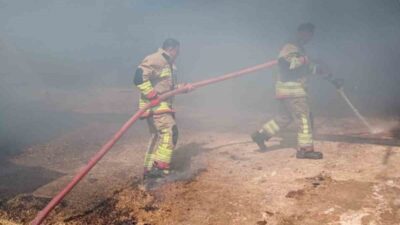 Reyhanlı ilçesinde meydana gelen samanlık yangını, Fevzipaşa Mahallesi’nde bulunan bir
