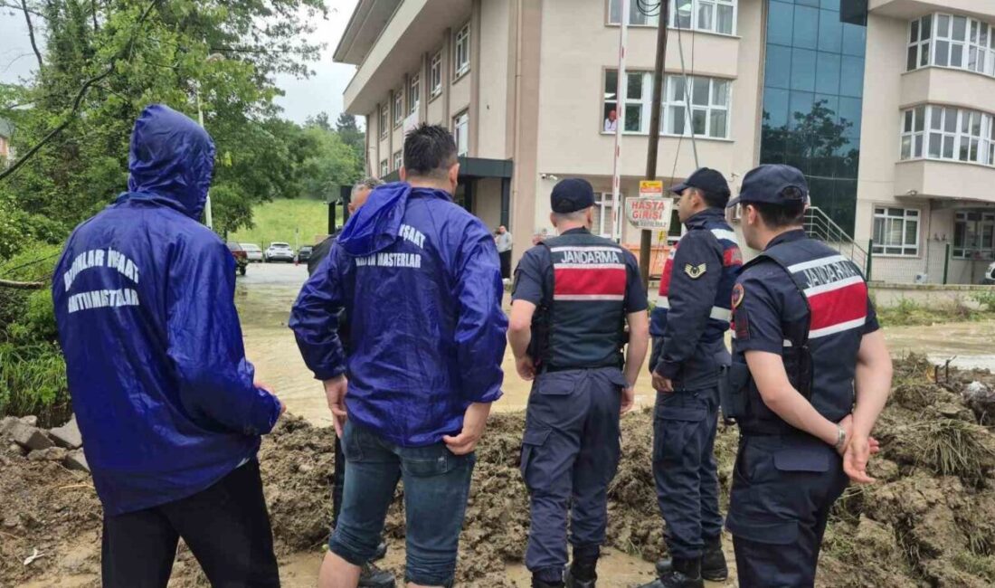 Bartın’ın Kozcağız beldesinde meydana gelen şiddetli yağışın ardından, sağlık ocağında
