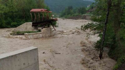 Azdavay ilçesine bağlı Kastamonu’nun Alı köyünde yaşanan olumsuz hava koşulları