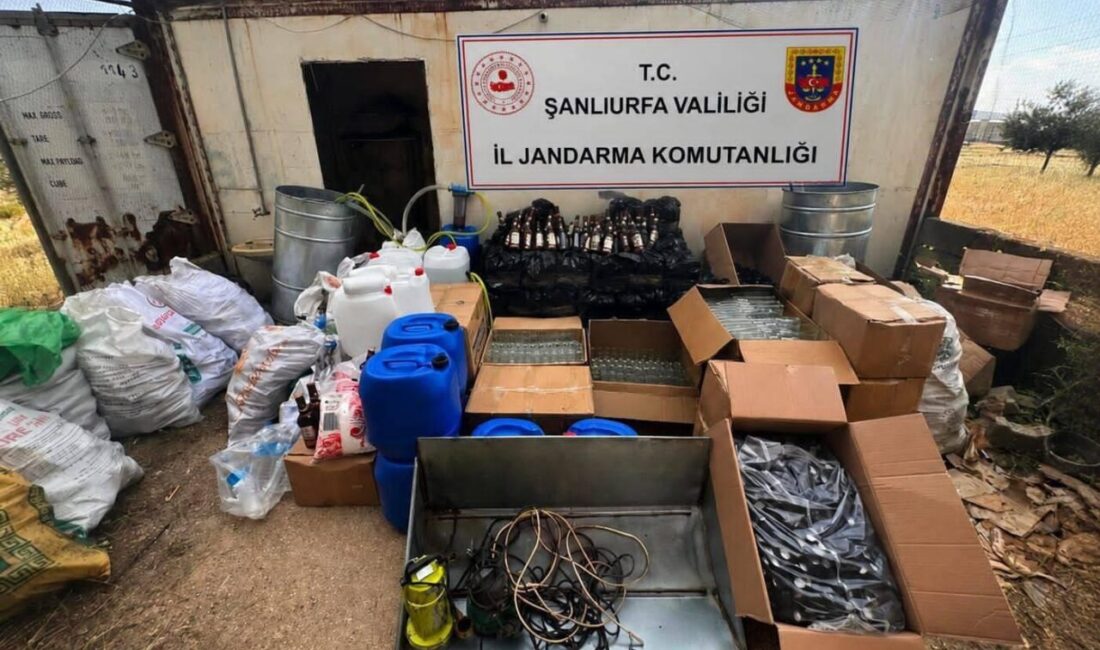 Şanlıurfa’da Jandarma ekipleri, sahte alkol üretimi yapılan bir depoya operasyon