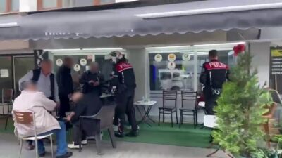 Sakarya’da polis tarafından gerçekleştirilen bir operasyonda, çay ocaklarında yaşlı erkek