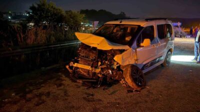 Sakarya’nın Kaynarca ilçesinde meydana gelen trafik kazasında otomobil ile hafif