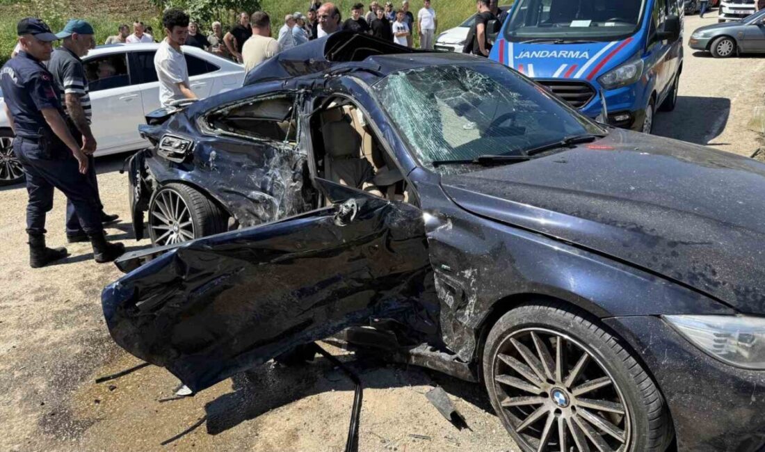 Sakarya’nın Kaynarca ilçesinde meydana gelen trafik kazasında, bir otomobil ile