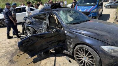 Sakarya’nın Kaynarca ilçesinde meydana gelen trafik kazasında, bir otomobil ile