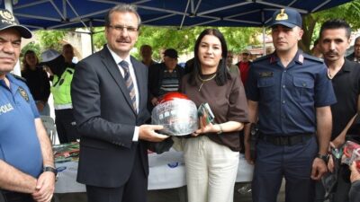Salihli İlçe Emniyet Müdürlüğü tarafından düzenlenen bir etkinlikte, motosiklet sürücülerine
