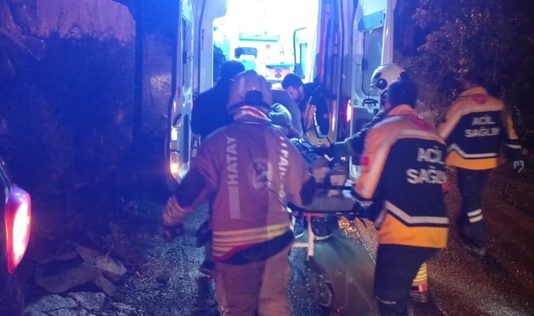 Hatay’ın Samandağ ilçesinde, bir sürücünün direksiyon hakimiyetini kaybetmesi sonucu meydana