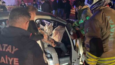 Hatay’ın Samandağ ilçesinde meydana gelen trafik kazasında, Koyunoğlu Mahallesi’nde iki