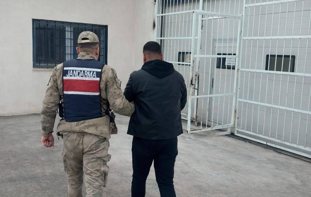 Şanlıurfa İl Jandarma Komutanlığı ekipleri, aranan şahısların tespiti ve yakalanmasına