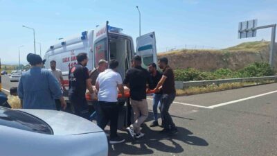 Şanlıurfa’nın Birecik ilçesinde meydana gelen trafik kazasında, iki otomobil çarpıştı