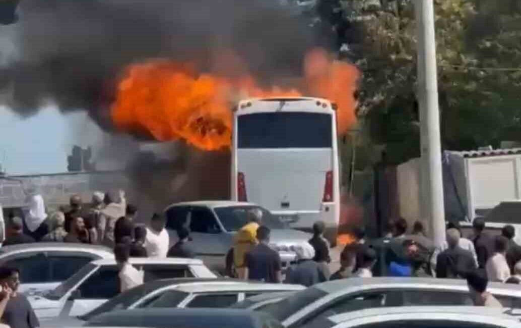 Şanlıurfa’nın Viranşehir İlçesi’ndeki Eyüp Nebi Makamı’nı ziyaret etmek için burada