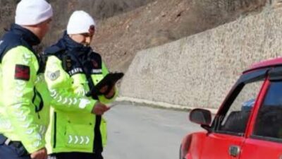 Yozgat İl Jandarma Komutanlığına bağlı trafik timleri, trafik güvenliğini sağlamak