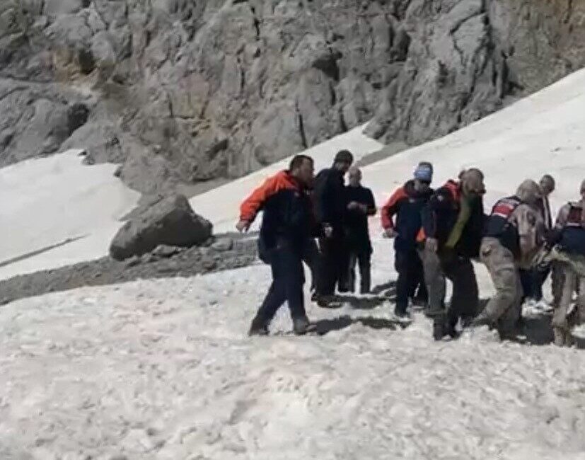 Tunceli’nin Ovacık ilçesinde yer alan Kırk Merdiven Şelalesi’nde sıkışan bir
