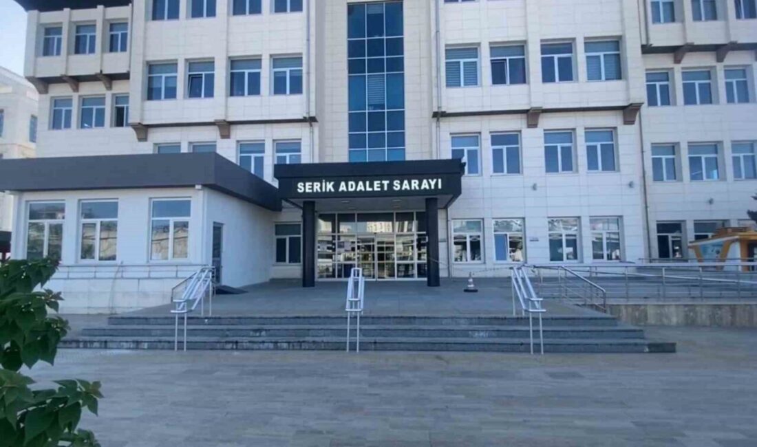 Antalya’nın Serik ilçesinde, ’tefecilik’ ve ’kara para aklama’ iddialarıyla ilgili
