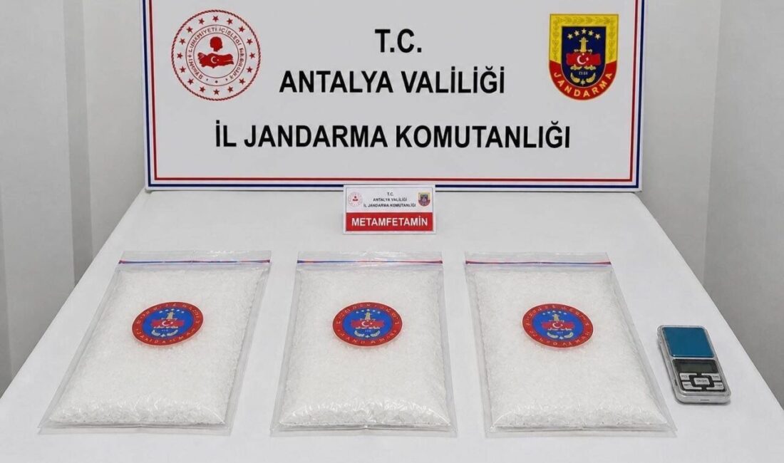Serik ilçesindeki bir ikamette gerçekleştirilen operasyonda, 2 kilo 580 gram