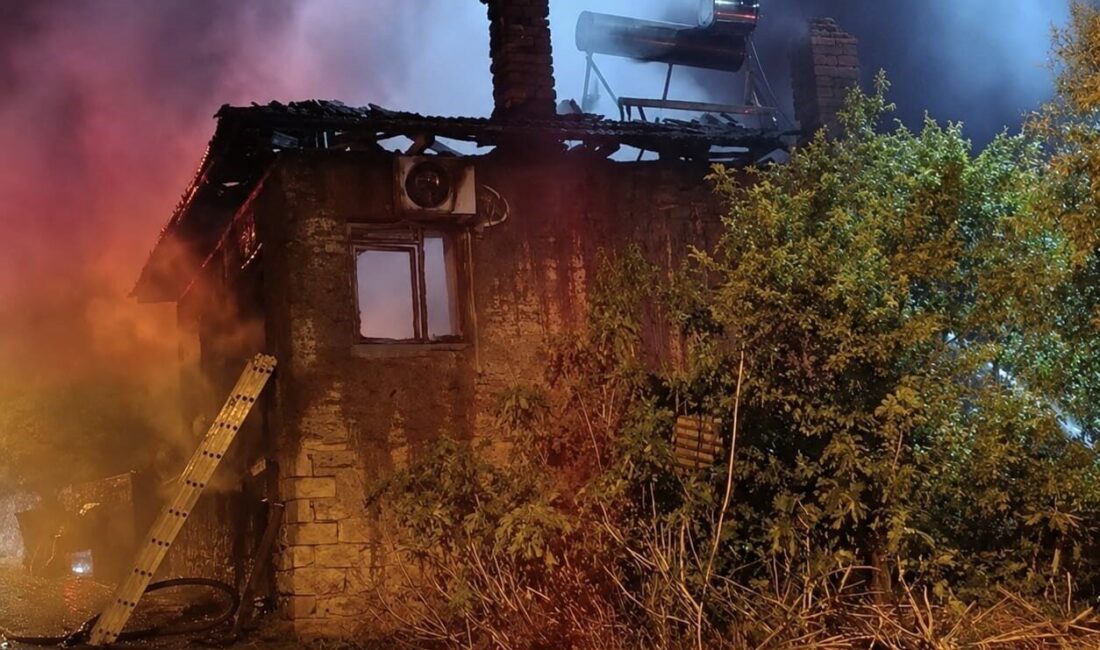 Denizli’nin Serinhisar ilçesine bağlı Yüreğil Mahallesi’nde akşam saatlerinde bir ev