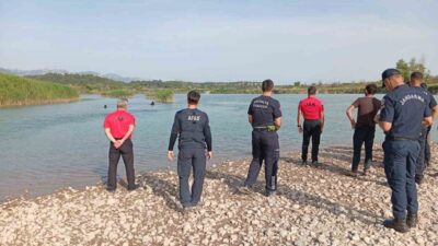 Antalya’nın Aksu ilçesinde, serinlemek için Aksu Çayı’na giren 3 yabancı