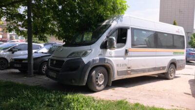 Bursa’nın İnegöl ilçesinde yaşanan kazada bir servis minibüsü, bir yaşlı