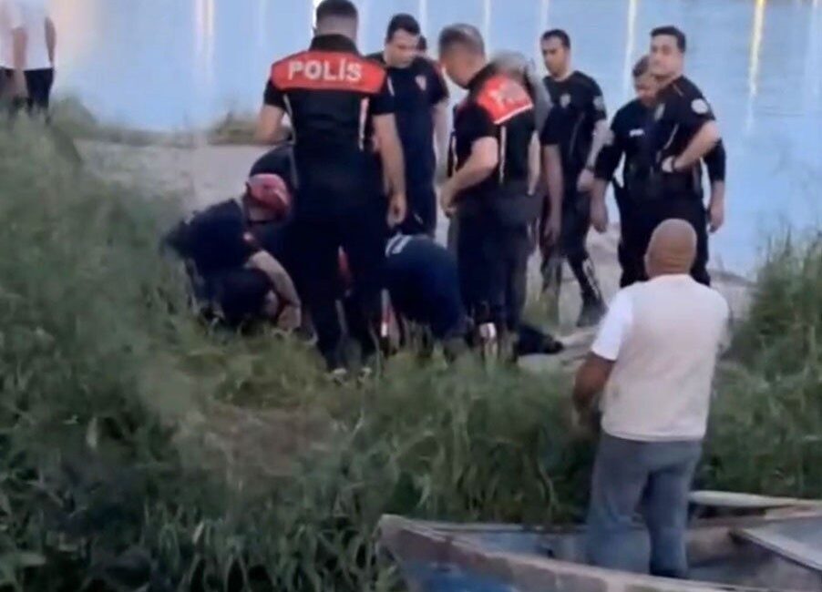 Adana’da Seyhan Nehri’ne düşen bir kadın, itfaiye ekipleri tarafından kurtarılarak