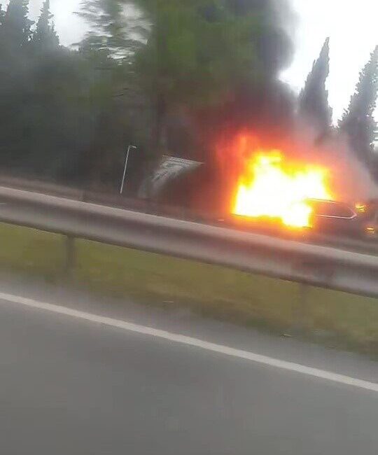 Yalova-Bursa karayolunda seyir halindeki bir araç sabah erken saatlerde birden