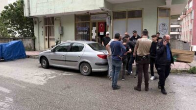 Tosya ilçesinde seyir halindeki bir otomobilde çıkan yangın, itfaiye ekiplerince