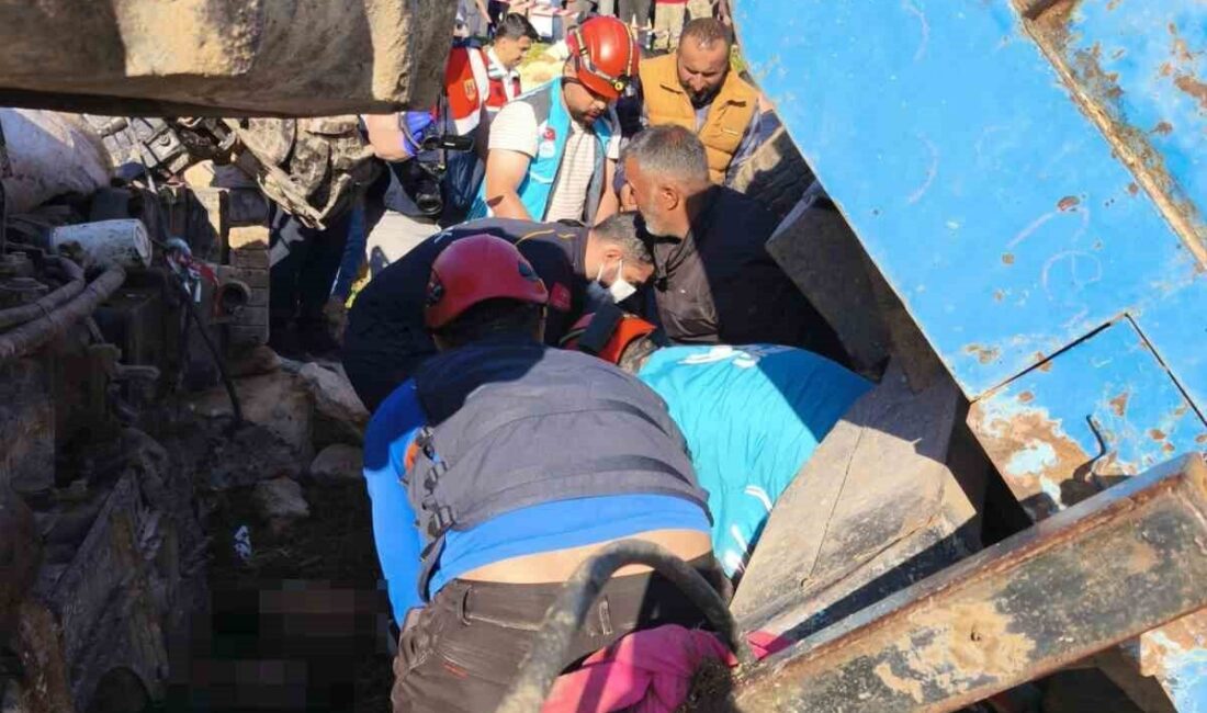 Siirt’te, Emekçiler köyünde meydana gelen trafik kazasında, traktörün devrilmesi sonucu