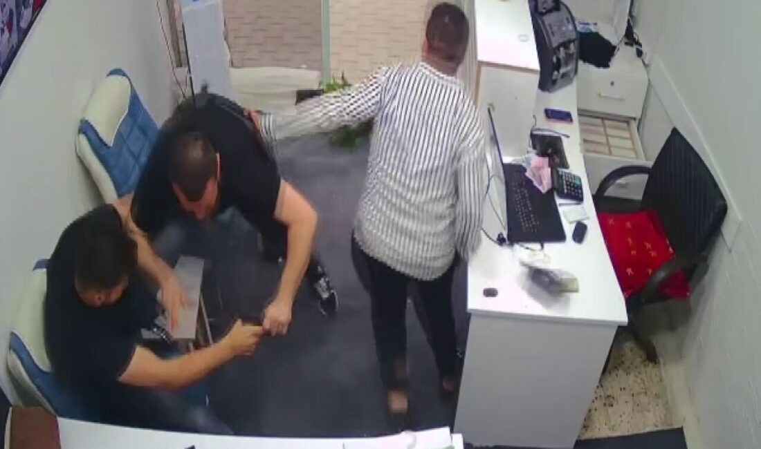 Hatay’da taraflar arasındaki husumet nedeniyle bir döviz bürosuna silahla saldıran
