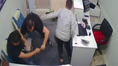 Hatay’da taraflar arasındaki husumet nedeniyle bir döviz bürosuna silahla saldıran