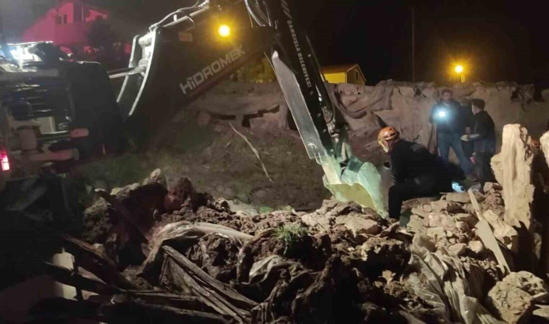 Şarkışla ilçesinde bir ağılın çatısının çökmesi sonucu 13 küçükbaş hayvanın