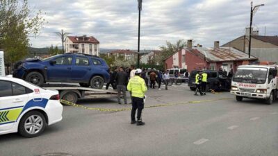 Sivas’ta meydana gelen trafik kazasında iki aracın kavşakta çarpışması sonucunda