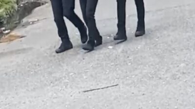 Sultangazi ilçesinde bir adam, annesini evde rehin aldı. Adam, polislerin